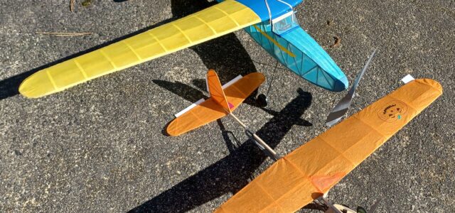 Popular ‘oldie’ stick-&-tissue rubber FF:  Comet Phantom