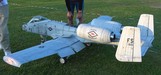 Giant A-10 Warthog Stunner!